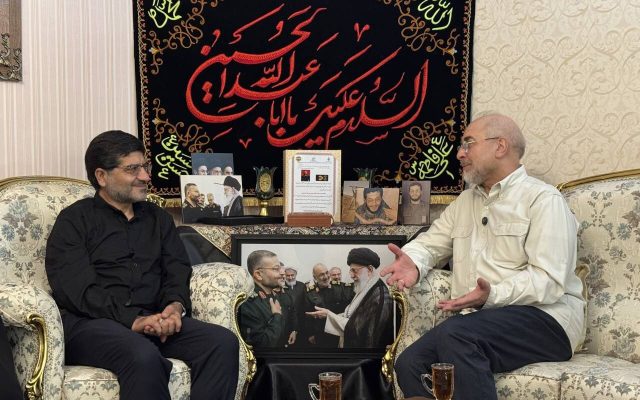 تمام شیاطین در برابر ملت ایران صف کشیدند، اما شکست خوردند