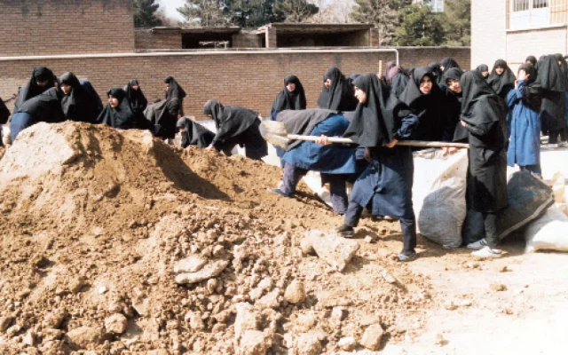 حماسه پشتیبانی زنان کمتر از دفاع رزمندگان در جنگ نبود