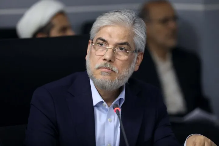 وزیر علوم: اجازه نمیدهیم هیچکس به پرچم ایران اهانت کند