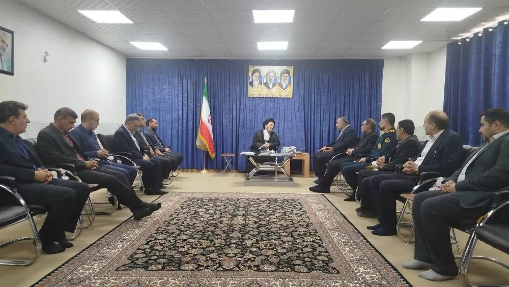 دیدار رئیس سازمان زندانها با نماینده ولیفقیه در استان لرستان/ تأکید بر حرکت در مسیر عدالت و ساماندهی مراکز اصلاحی و تربیتی