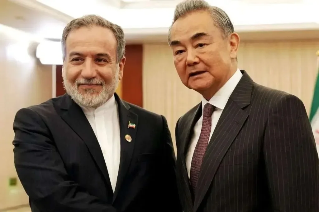 وزیر خارجه چین می‌گوید مایل به «حراست» از حقوق و منافع ایران است