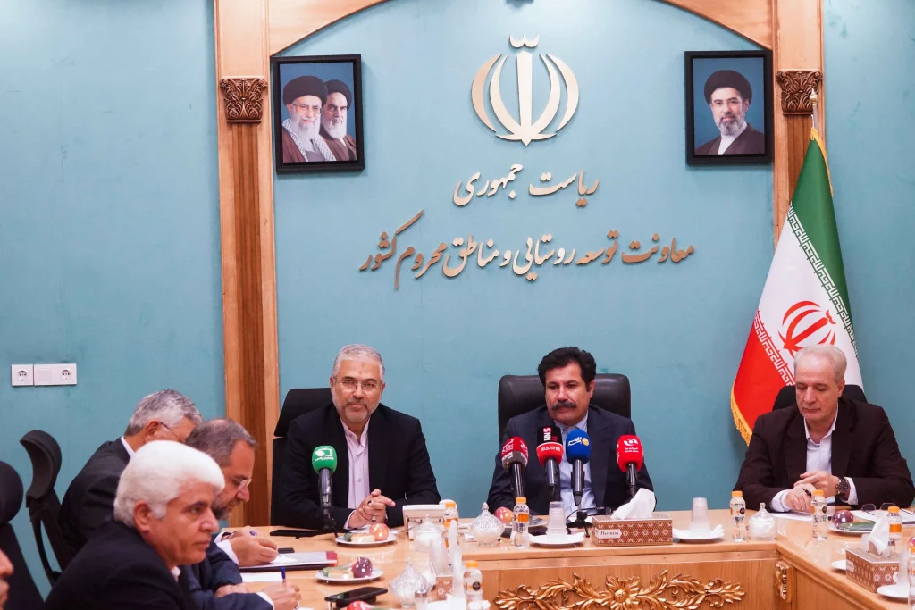 برنامه‌های جدید دولت برای تقویت اقتصاد روستا؛ از زنجیره مرغ بومی تا توسعه پرورش شتر