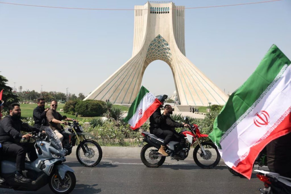 وال استریت‌ژورنال: ترامپ پیشنهاد ایران را رد کرد؛ بمباران ایران، بعد از انتخابات/ رویترز به نقل از مقام ایرانی: امتیاز هسته‌ای نمی‌دهیم