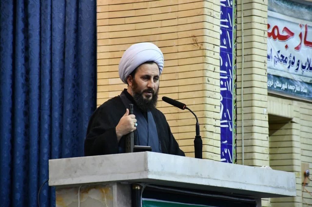 امام جمعه خوی: دشمن با جنگ شناختی دنبال شکاف میان مردم و مسئولان است