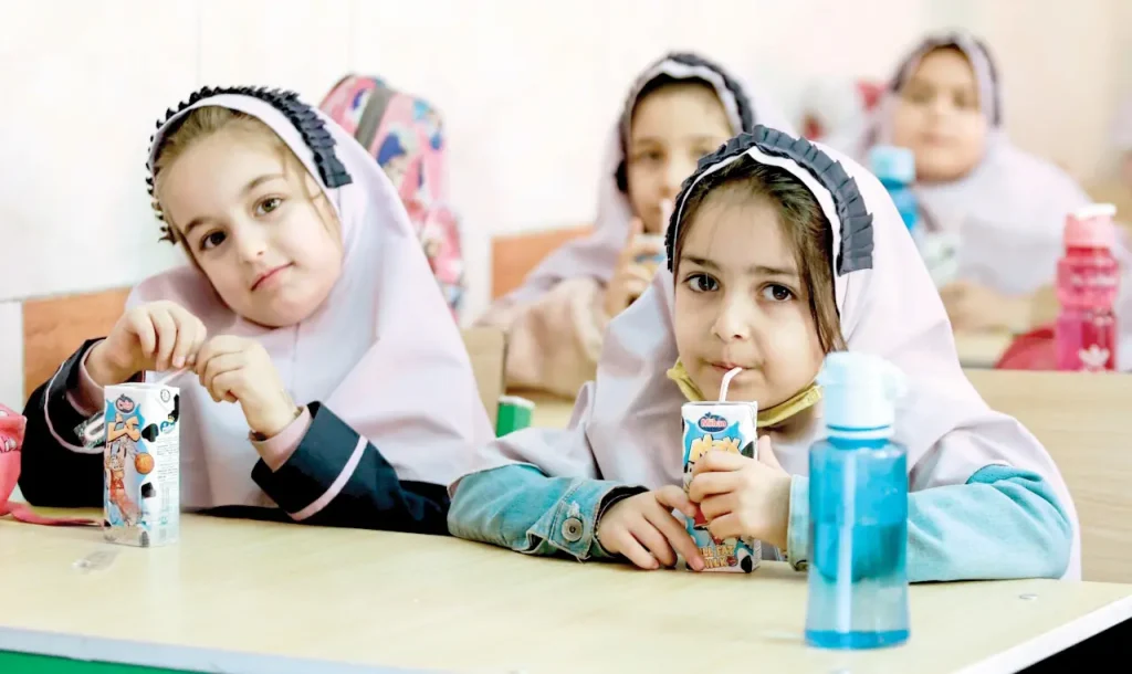 هر میانوعده مدرسه چند؟