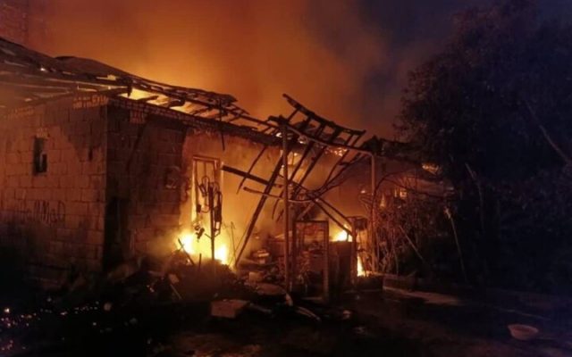 آخرین وضعیت آتش‌سوزی مجموعه انباری در جاده مخصوص/ عملیات لکه گیری ادامه دارد