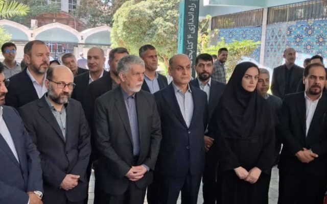 کتابخانه سیار رودسر با حضور وزیر ارشاد به بهره‌برداری رسید