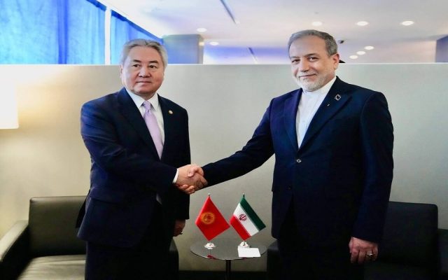 عراقچی با وزیر امور خارجه قرقیزستان دیدار و گفتوگو کرد