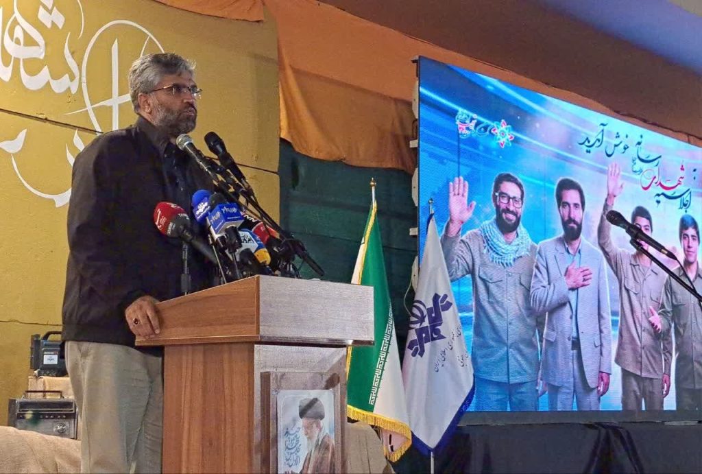 از پشت میکروفون تا خط مقدم؛ وقتی قلم هم‌سنگر تفنگ شد