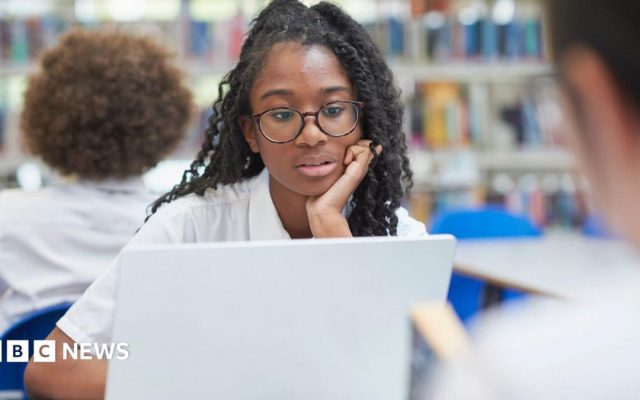 Schools not ready for AI and 'crying out' for government guidance, report warns