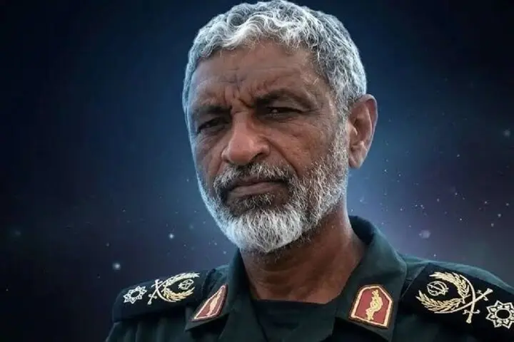 دریادار عظمایی: جهانخواران را رها نمی کنیم