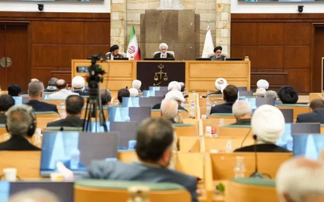 منتظری: نباید اجازه داد حتی یک ریال از بیتالمال سوءاستفاده شود