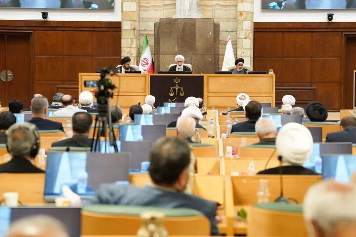 منتظری: نباید اجازه داد حتی یک ریال از بیت‌المال سوءاستفاده شود