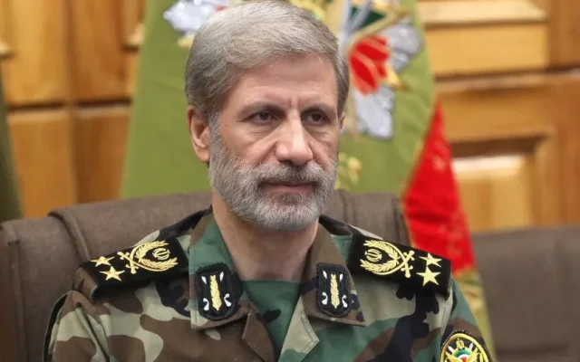 سرلشکر حاتمی: سربازان، سرمایه عظیم انسانی و ارکان دفاع از حقانیت و شرافت هستند