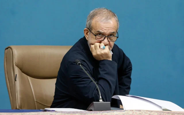 پروژه جدید تندرو‌ها برای زمین‌گیر کردن دولت؛ «عدم کفایت پزشکیان» در میانه بحران