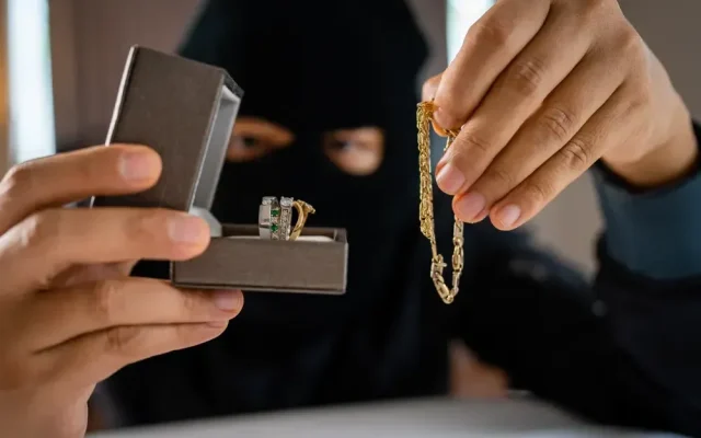دستگیری سارقان نیم کیلو طلا از طلافروشی بازار تهران