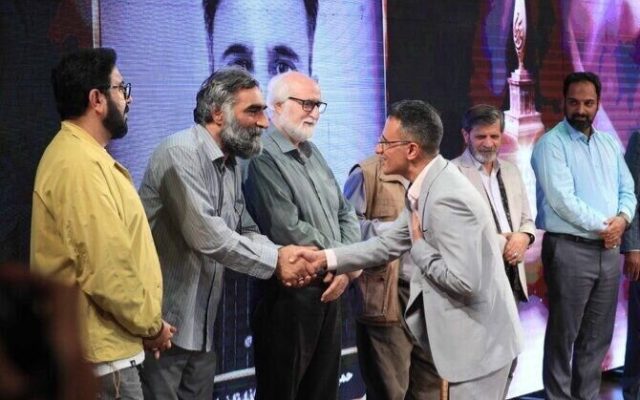 اعطای نشان ملی پارسی‌جان به بنیان‌گذار گنجور