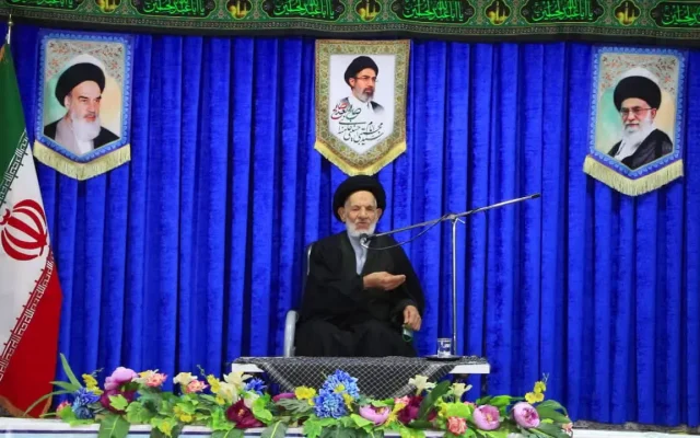 دشمن در جنگ فرهنگی به دنبال تغییر هویت جامعه است