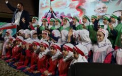 دومین یادواره لاله‌های آسمانی به یاد رهبر شهید و شهدای مدرسه میناب