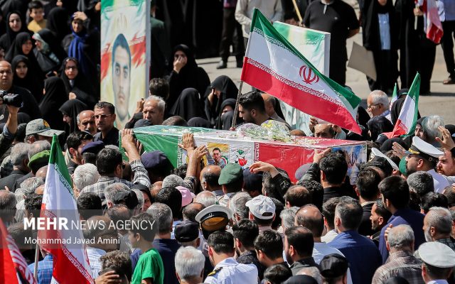 پدر شهید قمی مدافع امنیت در جوار فرزند شهیدش آرام گرفت