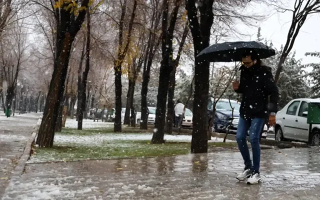 هوای تهران در پایان هفته تغییر می‌کند؛ رگبار و باد شدید در راه است