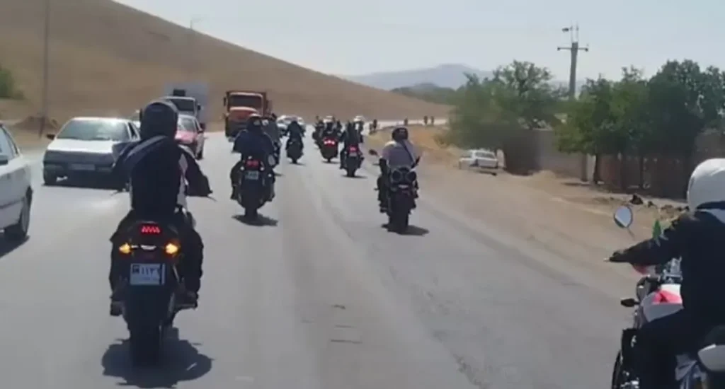 رژه بزرگ موتوری نیروی زمینی سپاه در مسیر تهران به روستای دهسد؛ گرامیداشت سپهبد شهید محمد پاکپور