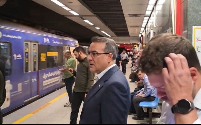 فرهنگ استفاده از حمل‌ونقل عمومی باید از مدیران و کارکنان دولت شروع شود
