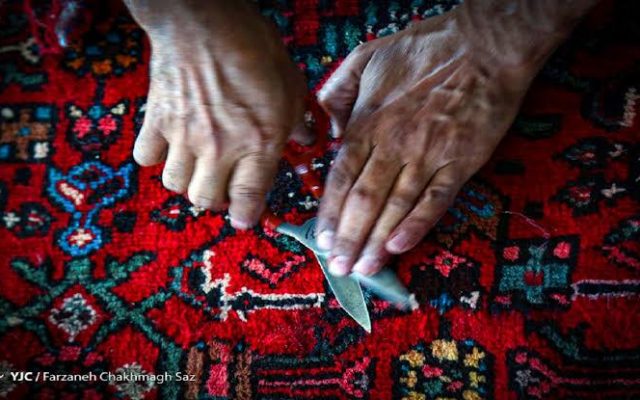 دولت ۷۰ درصد هزینه بیمه قالیبافان را می‌پردازد
