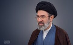 رهبر انقلاب: در یک کلام ایران به دورانی که دشمن آرزویش را دارد بازنخواهد گشت | ملت ایران با همه تفاوت‌ها، یکپارچه بر حفظ مواضع به‌حق و تنگه هرمز پافشاری دارند