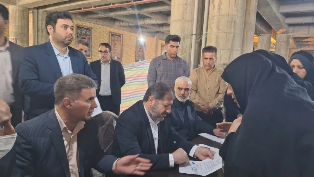 استقرار میز خدمت قضایی در مصلیهای سراسر لرستان؛ تداوم گامهای دستگاه قضا برای گرهگشایی از مشکلات مردم