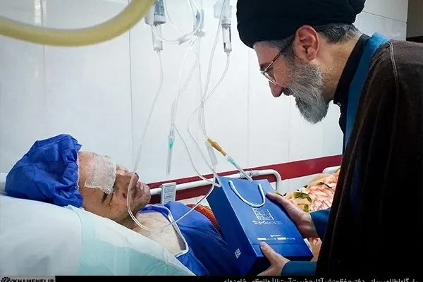 روایتی از عیادت فرزندان رهبر انقلاب از مجروحان مقاومت لبنان که به ایران اعزام شدند/ مترجم درست انتخاب کرده بود؛ من اشتباه کردم!