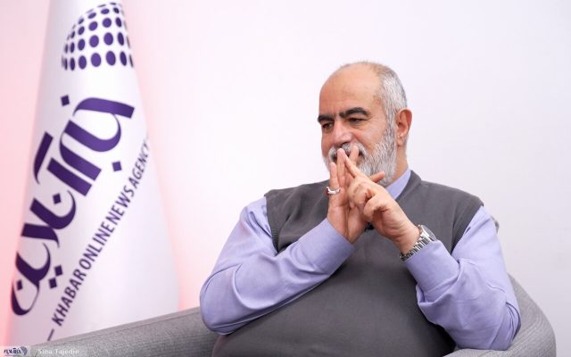 پزشکیان می‌کوشد میان این دو جهان پلی بسازد