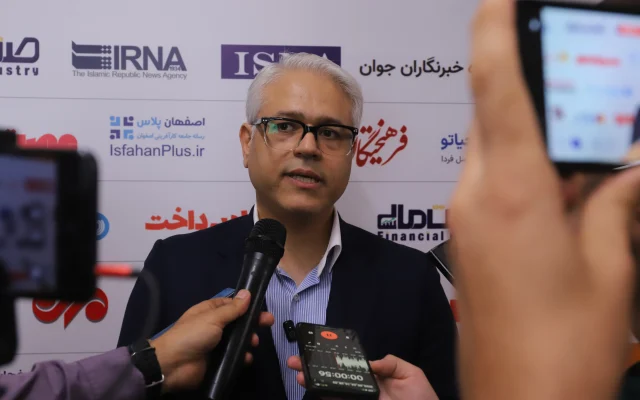 معاون وزیر ارتباطات: پیش از واگذاری اختیار به هوش مصنوعی مسئول پاسخ‌گو مشخص شود