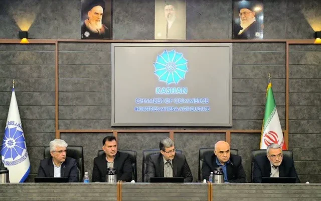 موانع سرمایه‌گذاری و طرح‌های اقتصادی کاشان با حضور استاندار اصفهان بررسی شد