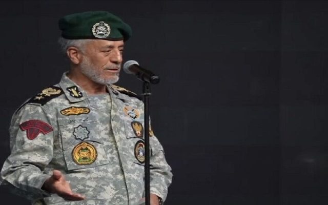 دریادار سیاری: دشمن نمی‌تواند مقابل جوانان مؤمن و باانگیزه ایران ایستادگی کند