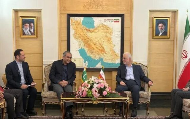 وزیر کشور پاکستان در تهران: ️درباره تلاش های نخست‌وزیر و فرمانده ارتش پاکستان در زمینه فرآیند صلح و پیشبرد آن صحبت کردیم