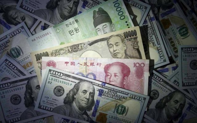 دولت ساماندهی بازار ارز را از اولویت های خود قرار دهد
