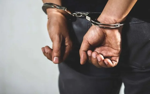 منبع آگاه: رئیس آموزش و پرورش رباط‌ کریم در خصوص پرونده فساد مالی، بازداشت شد