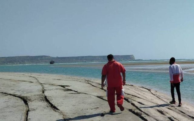 واژگونی یک شناور در سواحل پزم کنارک/عملیات جستوجوی ۴۸ ساعته برای یافتن فرد مفقودی پایان یافت