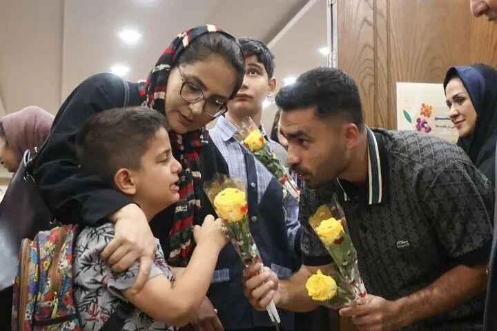 اقدام خیرخواهانه طلایی‌پوشان در روز اول مهر