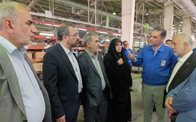 بازدید کمیسیون ویژه حمایت از تولید از ایران‌خودرو فارس برای بررسی موانع افزایش تولید