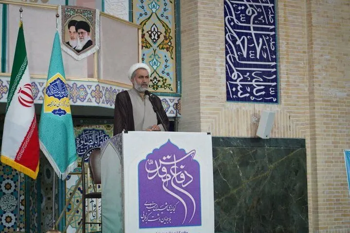 نباید جامعه گرفتار دوقطبی‌های ساختگی شود