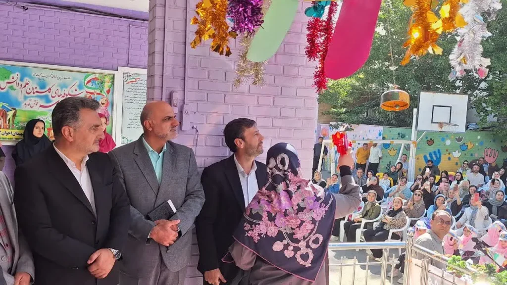 جشن شکوفه ها در مدارس ابتدایی استان قزوین برگزار شد