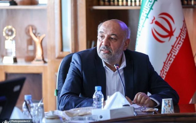 دفاع عضو هیئت مدیره کانون کارگران ساختمانی کشور از عملکرد وزیر کار؛ افزایش دستمزد کارگران بیش از نرخ تورم دستاورد میدری است