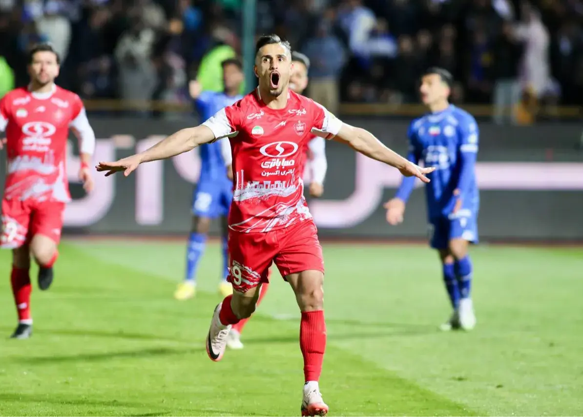 علی علیپور به دنبال دو رکورد؛/ ستاره پرسپولیس در آغوش بزرگان تاریخ فوتبال ایران!