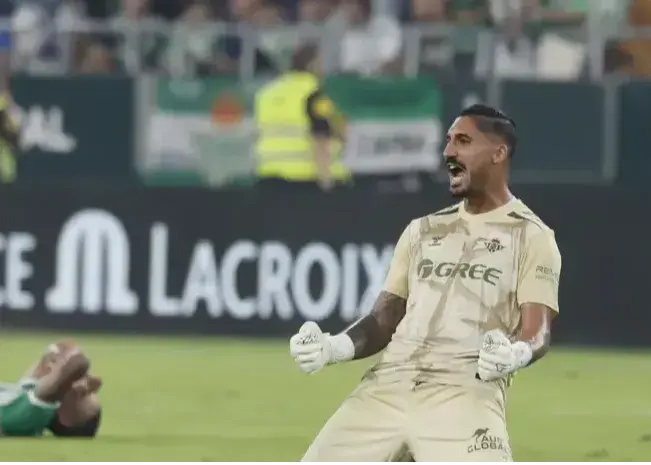 آلوارو وایس:/ سعی کردم حواس امباپه را پرت کنم و جواب داد!