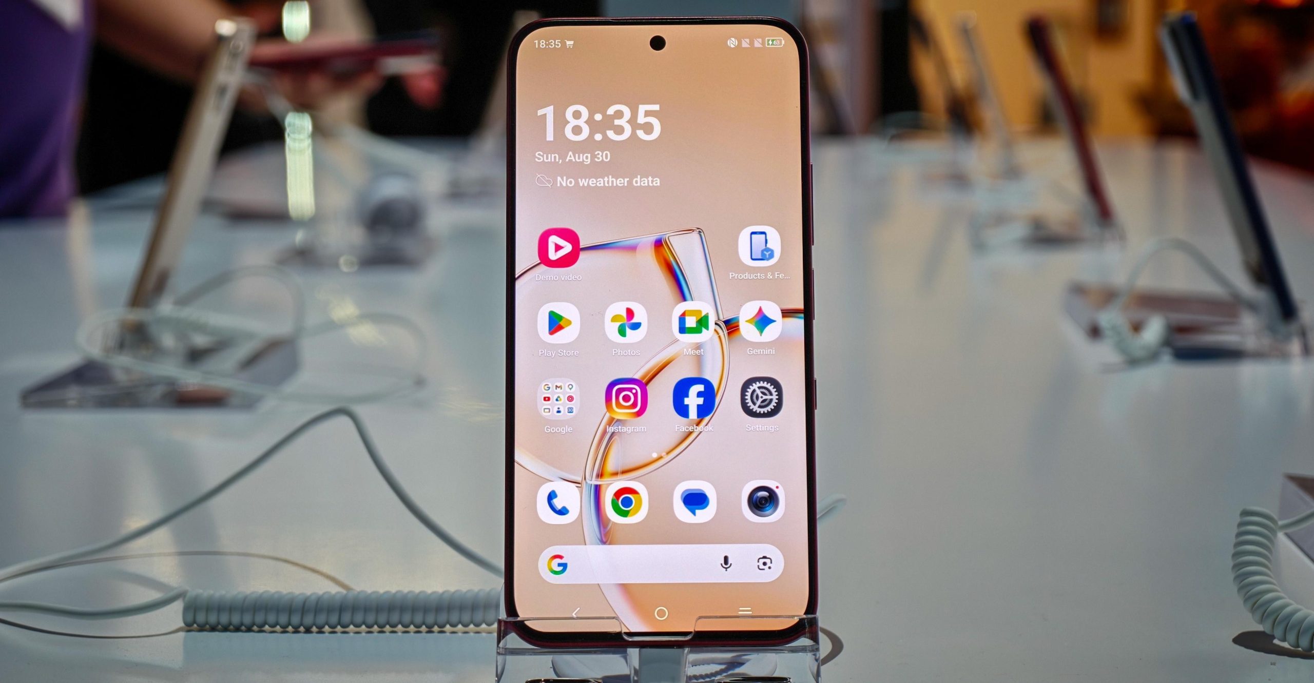 TCL’s new Nxtpaper phone offers both e-reader and OLED
