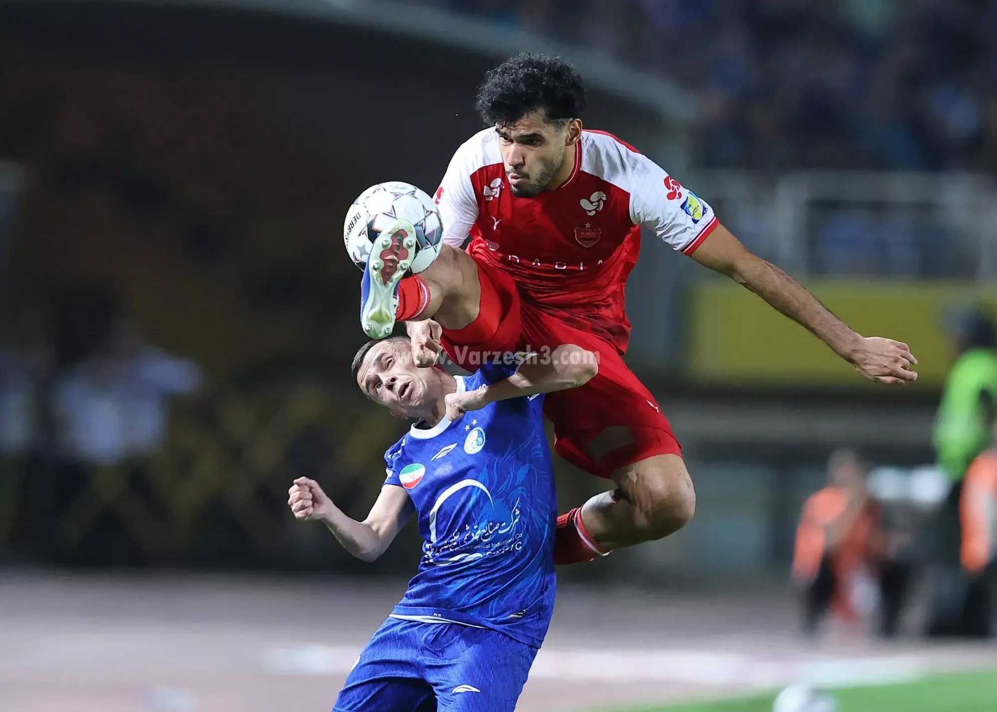محبی زننده دویستمین گل تاریخ شهرآورد/ زنده: استقلال 1 - پرسپولیس 1