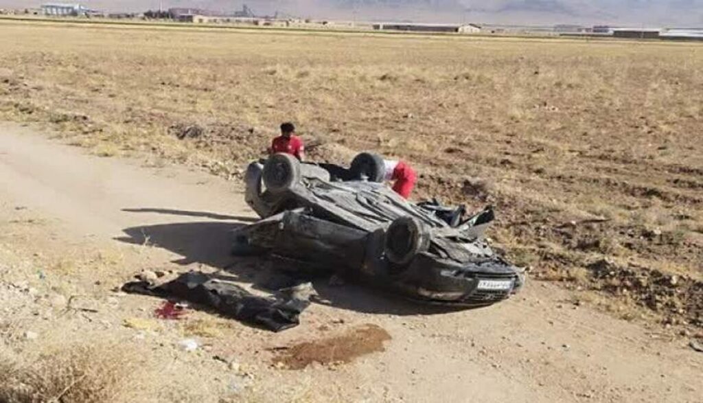 برخورد شاخ‌به‌شاخ پژو و دنا در فلارد ۳ فوتی برجا گذاشت
