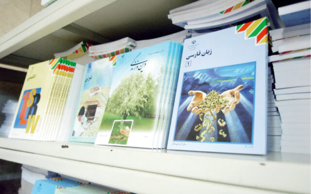 وزیر آموزشوپرورش: کمبود فراگیر کتاب درسی نداریم / جابهجایی دانشآموزان و تغییر رشته علت تأخیر در توزیع کتابها / بیش از ۳ هزار دانشآموز ترکیهای برای مردم میناب نقاشی کشیدند